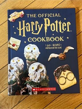 Official Harry Potter Cookbook (40+ Recipes Inspired by the Films)